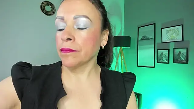 Ivonne 4 online show from June 26, 2026, 1:17 pm