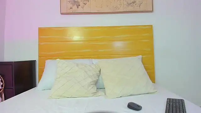 Snapshot of mia_watsonn_ chatting on April 12, 2026, 2:59 am mia watsonn online show from April 12, 2026, 2:59 am