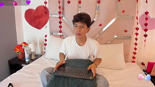 Angel Lux online show from February 21, 2026, 5:48 pm