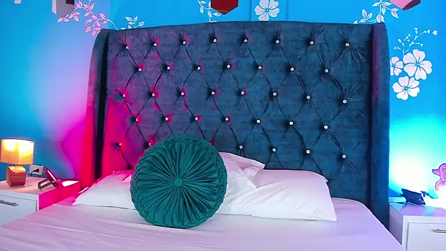 Snapshot of laurasmith_ chatting on April 15, 2026, 12:32 pm laurasmith online show from April 15, 2026, 12:32 pm