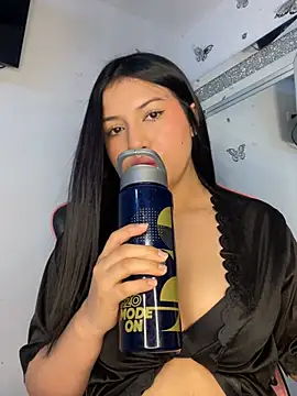 Snapshot of scarleth_marquezz chatting on May 3, 2026, 3:22 am scarleth marquezz online show from May 3, 2026, 3:22 am