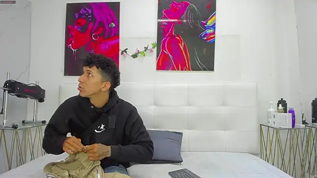 Snapshot of ahsly78Bryan chatting on March 30, 2026, 8:32 pm ahsly78Bryan online show from March 30, 2026, 8:32 pm