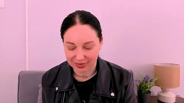 Snapshot of MiaFair chatting on April 30, 2026, 2:13 pm MiaFair online show from April 30, 2026, 2:13 pm