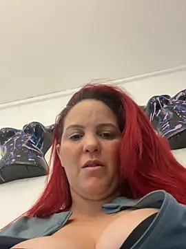 Snapshot of Eva_milfxxx chatting on April 18, 2026, 12:35 am Eva milfxxx online show from April 18, 2026, 12:35 am
