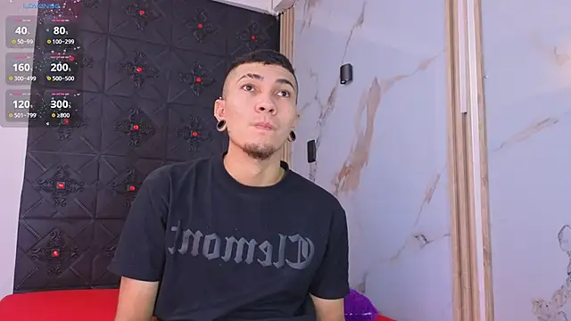 Snapshot of Logan_and_Reachel chatting on March 30, 2026, 6:31 pm Logan and Reachel online show from March 30, 2026, 6:31 pm