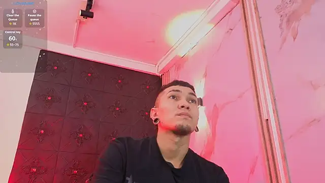 Snapshot of Logan_and_Reachel chatting on April 5, 2026, 7:20 pm Logan and Reachel online show from April 5, 2026, 7:20 pm