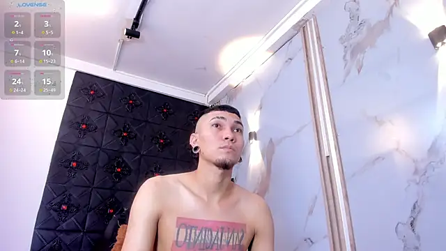 Snapshot of Logan_and_Reachel chatting on March 27, 2026, 7:26 pm Logan and Reachel online show from March 27, 2026, 7:26 pm