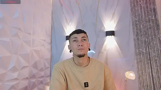 Snapshot of Logan_and_Reachel chatting on March 20, 2026, 7:26 pm Logan and Reachel online show from March 20, 2026, 7:26 pm