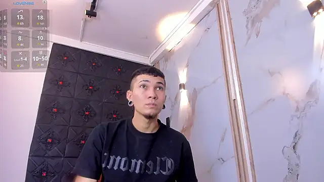 Snapshot of Logan_and_Reachel chatting on March 23, 2026, 7:36 pm Logan and Reachel online show from March 23, 2026, 7:36 pm