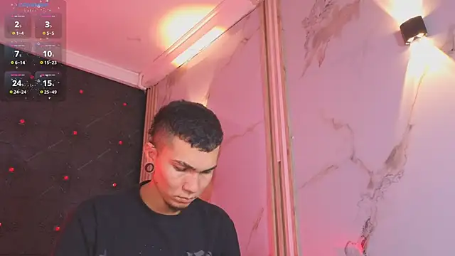 Snapshot of Logan_and_Reachel chatting on April 4, 2026, 7:20 pm Logan and Reachel online show from April 4, 2026, 7:20 pm