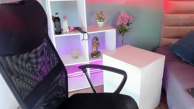 Snapshot of April_Swett chatting on April 5, 2026, 1:07 pm April Swett online show from April 5, 2026, 1:07 pm