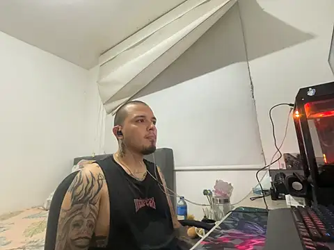 Maximo Garcia17 online show from March 17, 2026, 2:03 am