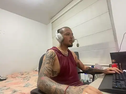 Maximo Garcia17 online show from March 9, 2026, 1:53 am