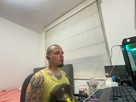 Maximo Garcia17 online show from March 14, 2026, 3:01 am