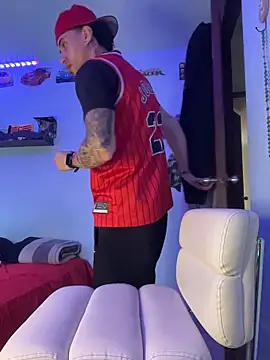 TOMAS CONOR online show from April 23, 2026, 9:27 pm