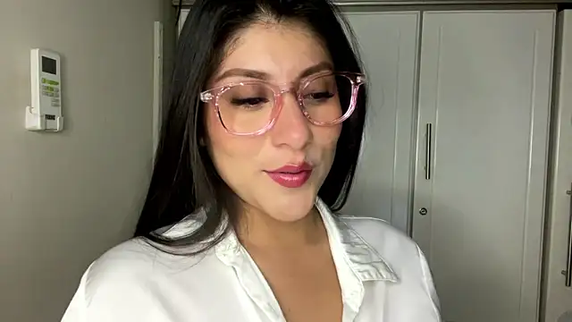 Snapshot of latinasoftie chatting on June 11, 2026, 2:53 am latinasoftie online show from June 11, 2026, 2:53 am