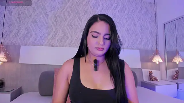 Stephany Harlot online show from May 17, 2026, 11:05 pm