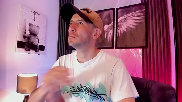 Milanwhite  online show from March 18, 2026, 11:46 am