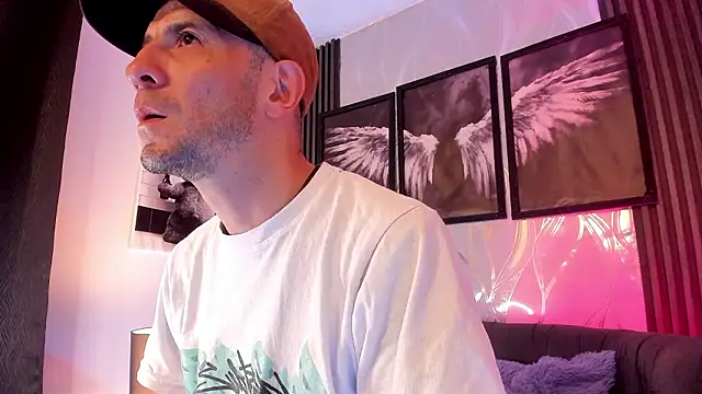 Milanwhite  online show from March 6, 2026, 11:38 am