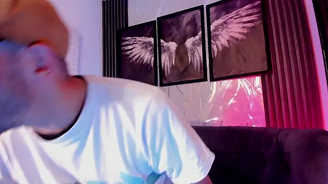 Milanwhite  online show from March 13, 2026, 11:37 am