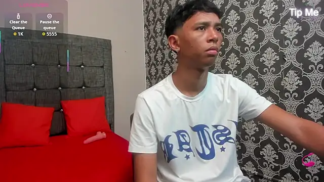 Snapshot of Little_Twink19x chatting on April 27, 2026, 7:12 pm Little Twink19x online show from April 27, 2026, 7:12 pm