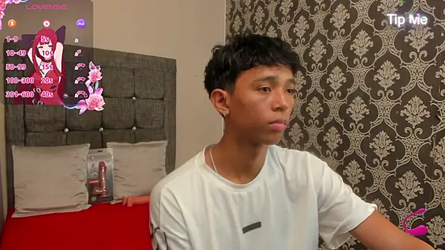 Snapshot of Little_Twink19x chatting on May 16, 2026, 7:35 pm Little Twink19x online show from May 16, 2026, 7:35 pm