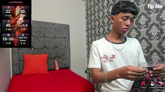 Snapshot of Little_Twink19x chatting on April 9, 2026, 7:09 pm Little Twink19x online show from April 9, 2026, 7:09 pm