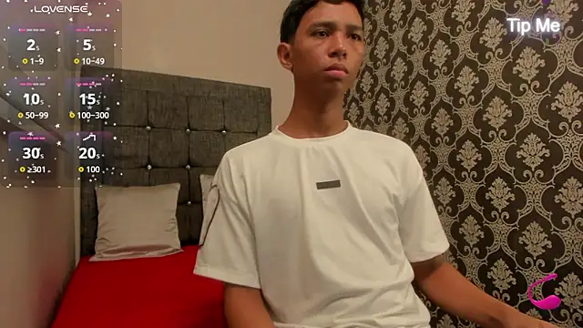 Snapshot of Little_Twink19x chatting on May 8, 2026, 7:39 pm Little Twink19x online show from May 8, 2026, 7:39 pm