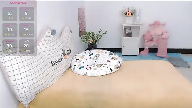 Snapshot of Luckmia333 chatting on April 3, 2026, 1:56 am Luckmia333 online show from April 3, 2026, 1:56 am