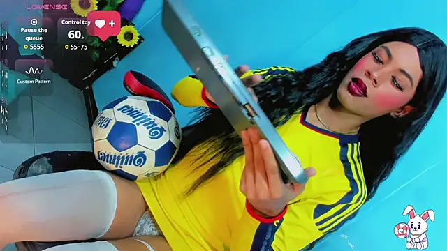 Snapshot of Alondra_Wile chatting on July 7, 2026, 7:39 pm Alondra Wile online show from July 7, 2026, 7:39 pm