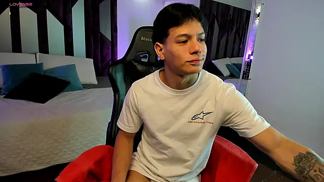 Snapshot of TonyPetrovjs chatting on March 23, 2026, 5:13 pm TonyPetrovjs online show from March 23, 2026, 5:13 pm