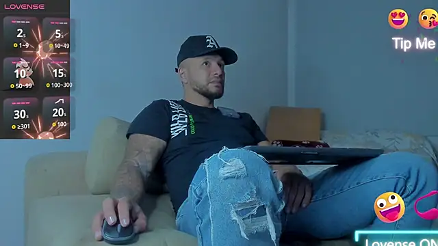 Snapshot of Toony_Dee chatting on March 21, 2026, 12:23 am Toony Dee online show from March 21, 2026, 12:23 am