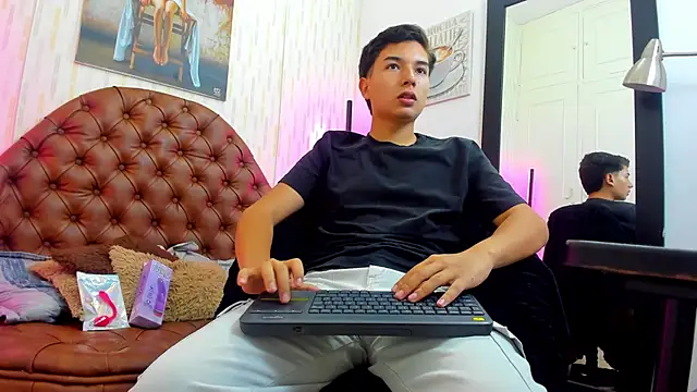 Snapshot of thiago_cruz0 chatting on March 31, 2026, 1:02 pm thiago cruz0 online show from March 31, 2026, 1:02 pm