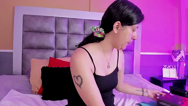 LunaDamasco online show from March 18, 2026, 7:37 pm