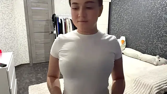 Snapshot of JoycelynUrion chatting on April 2, 2026, 12:01 pm JoycelynUrion online show from April 2, 2026, 12:01 pm