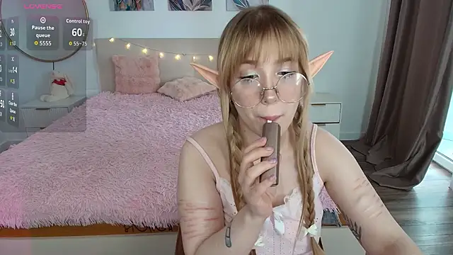 Snapshot of linaloon chatting on March 18, 2026, 5:10 am linaloon online show from March 18, 2026, 5:10 am