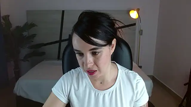 Snapshot of Anne_blake chatting on April 28, 2026, 12:09 pm Anne blake online show from April 28, 2026, 12:09 pm