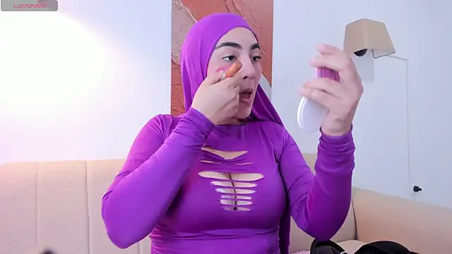 Snapshot of Malika_Noor chatting on May 17, 2026, 6:19 pm Malika Noor online show from May 17, 2026, 6:19 pm