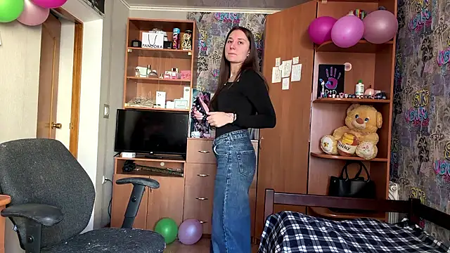 Snapshot of poly_princess chatting on March 12, 2026, 7:45 am poly princess online show from March 12, 2026, 7:45 am