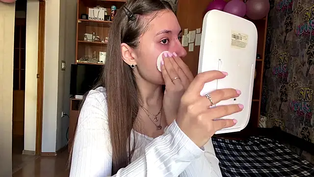 Snapshot of poly_princess chatting on March 9, 2026, 9:13 am poly princess online show from March 9, 2026, 9:13 am