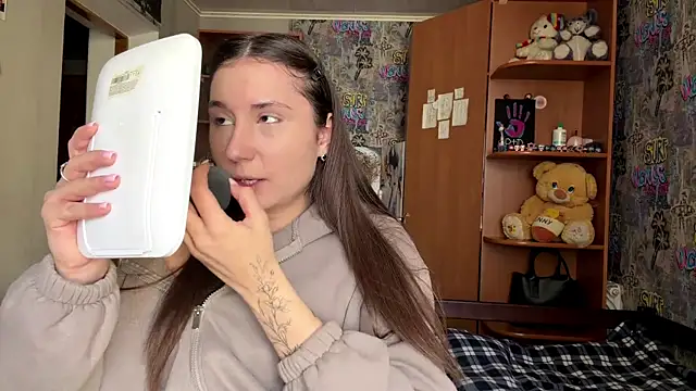 Snapshot of poly_princess chatting on March 25, 2026, 9:19 am poly princess online show from March 25, 2026, 9:19 am