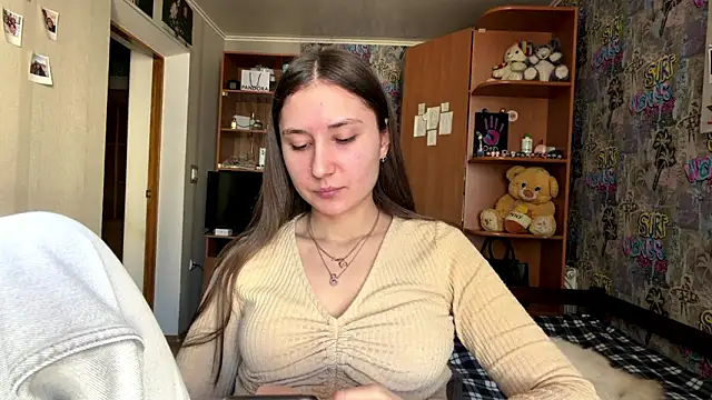 Snapshot of poly_princess chatting on March 27, 2026, 9:32 am poly princess online show from March 27, 2026, 9:32 am