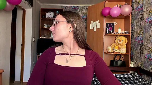 Snapshot of poly_princess chatting on March 10, 2026, 12:09 pm poly princess online show from March 10, 2026, 12:09 pm