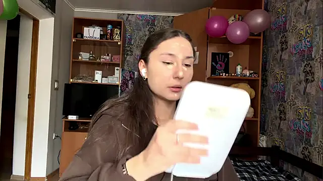 Snapshot of poly_princess chatting on February 26, 2026, 10:15 am poly princess online show from February 26, 2026, 10:15 am