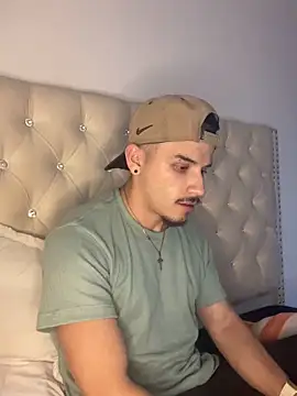 Snapshot of liam_es chatting on May 21, 2026, 1:14 am liam es online show from May 21, 2026, 1:14 am