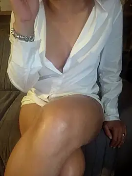 Snapshot of stellina8 chatting on May 6, 2026, 5:39 pm stellina8 online show from May 6, 2026, 5:39 pm