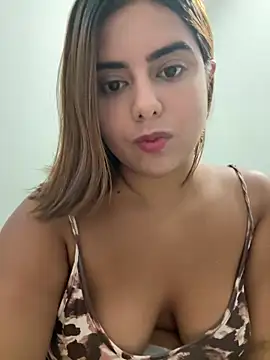 Snapshot of Lilithgomez_ chatting on April 3, 2026, 12:33 pm Lilithgomez online show from April 3, 2026, 12:33 pm