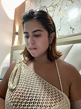 Snapshot of Lilithgomez_ chatting on April 17, 2026, 12:35 am Lilithgomez online show from April 17, 2026, 12:35 am