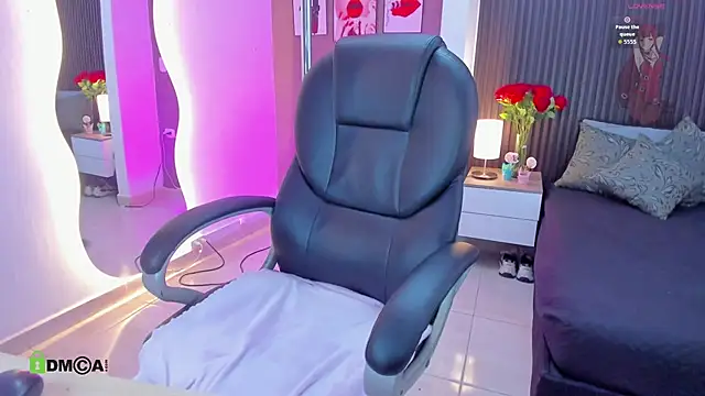 Tiphanysalvatore online show from April 12, 2026, 3:43 am