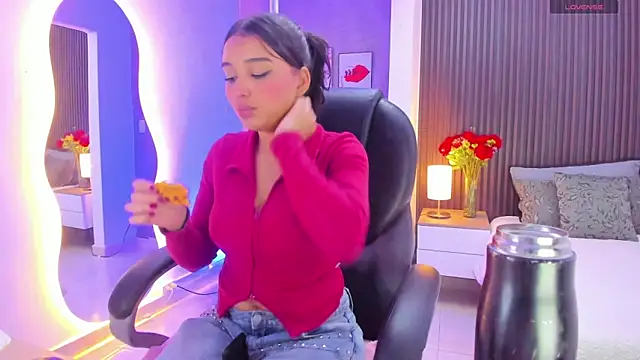 Tiphanysalvatore online show from April 5, 2026, 5:58 am